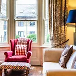 7 St John\'S Crescent